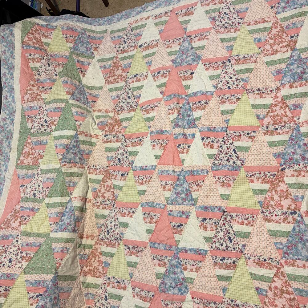Vintage Handmade Patchwork Quilt Thousand Pyramids Floral Pink Green Full Queen